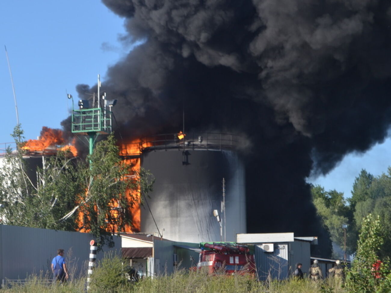 Милиция расследует пожар на нефтебазе