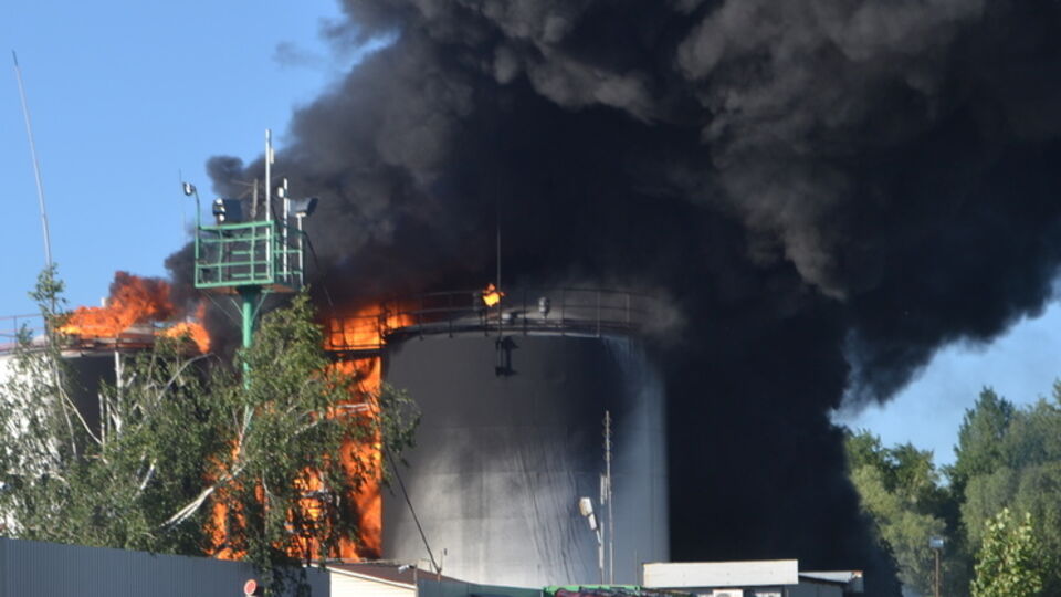 Милиция расследует пожар на нефтебазе