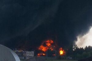 Вблизи пожара находится воинская часть