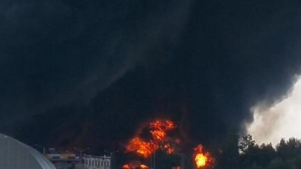 Вблизи пожара находится воинская часть