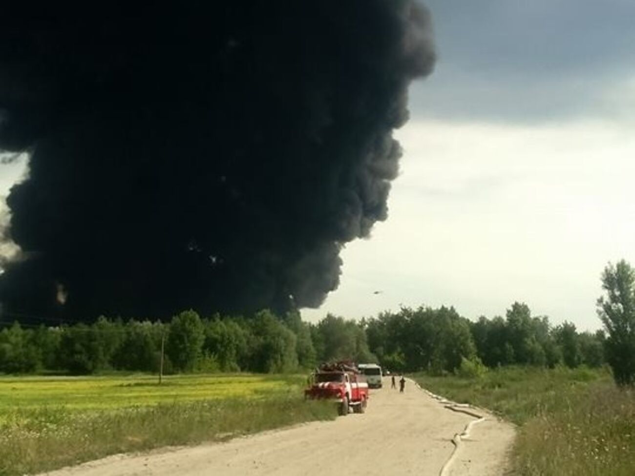 Турчинов считает, что сотрудники нефтебазы поздно сообщили о пожаре