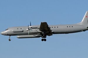 Российский самолет ИЛ-20 предназначен для разведки и радиоэлектронной борьбы