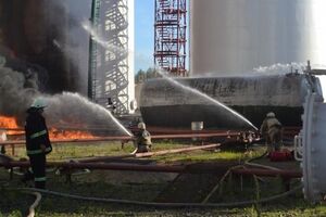 На нефтебазе под Киевом пожарные приступили к локализации пожара
