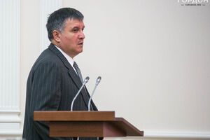 Арсен Аваков сообщил, что на момент прибытия пожарных на нефтебазе не было воды и пены для тушения