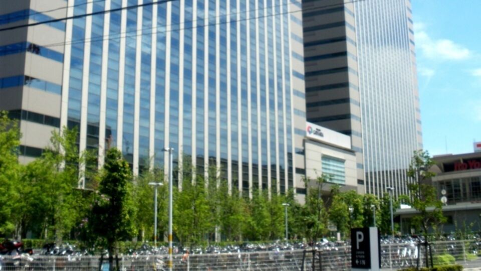 Из-за поста сотрудницы в "Твиттере" банк оказался в центре скандала