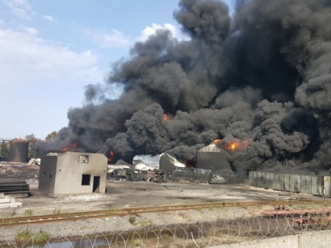 Пожар на нефтебазе в Киевской области