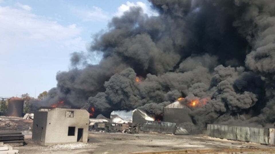 Пожар на нефтебазе в Киевской области