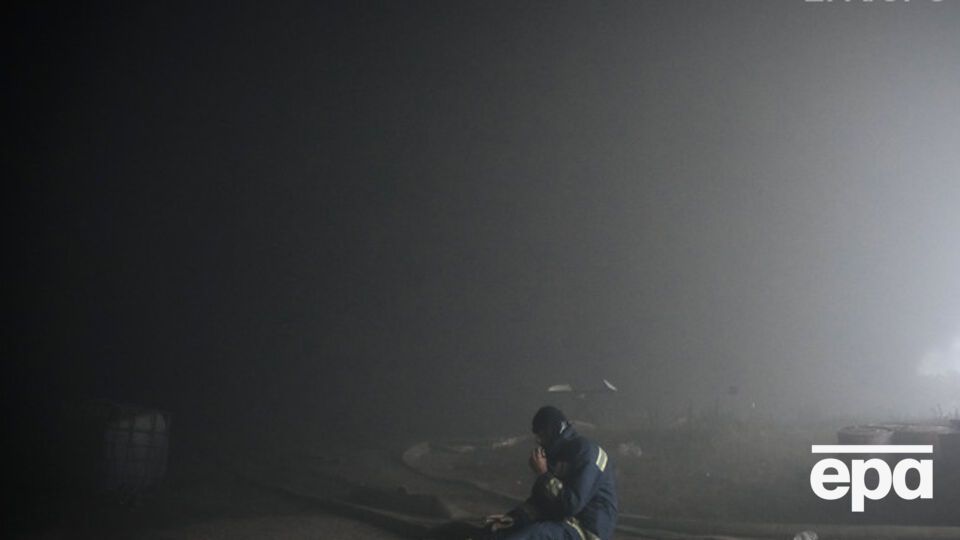 Огонь на нефтебазе удалось локализовать через сутки после начала пожара