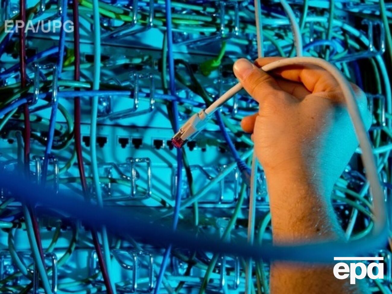 Печерский районный суд Киева: СБУ обязана вернуть компании NIC.UA изъятое оборудование