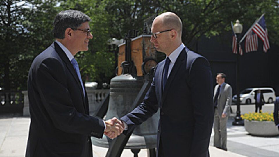 Премьер-министр Украины Арсений Яценюк в ходе визита в Вашингтон встретился с министром финансов США Джейкобом Лью