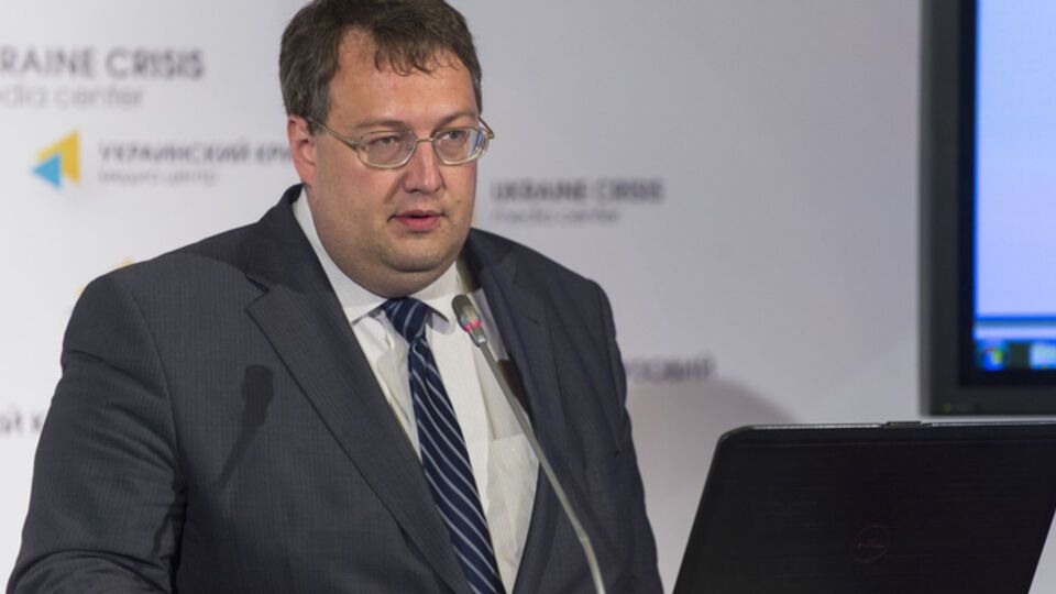 Антон Геращенко считает, что вся проблема в отношениях с регионами в несовершенстве Конституции