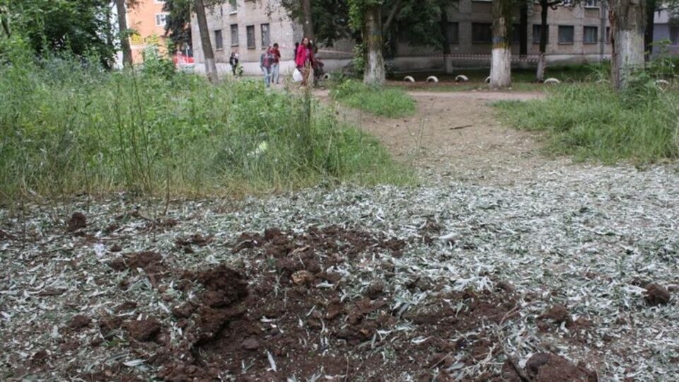 Милиция обнаружила воронку от взрыва рядом со студенческим общежитием