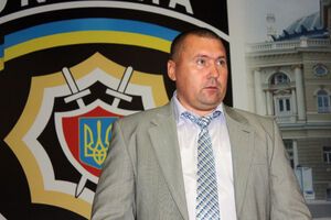 Олег Макуха родился в Донецке, выпускник Донецкого института внутренних дел. В милиции работает с 1989 года