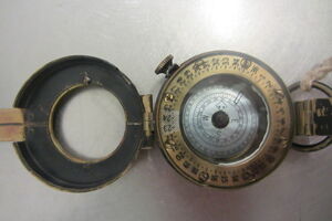 Компас с пятикратным превышением радиационного фона