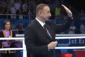 Ильхам Алиев взмахом руки превращает свист в овации