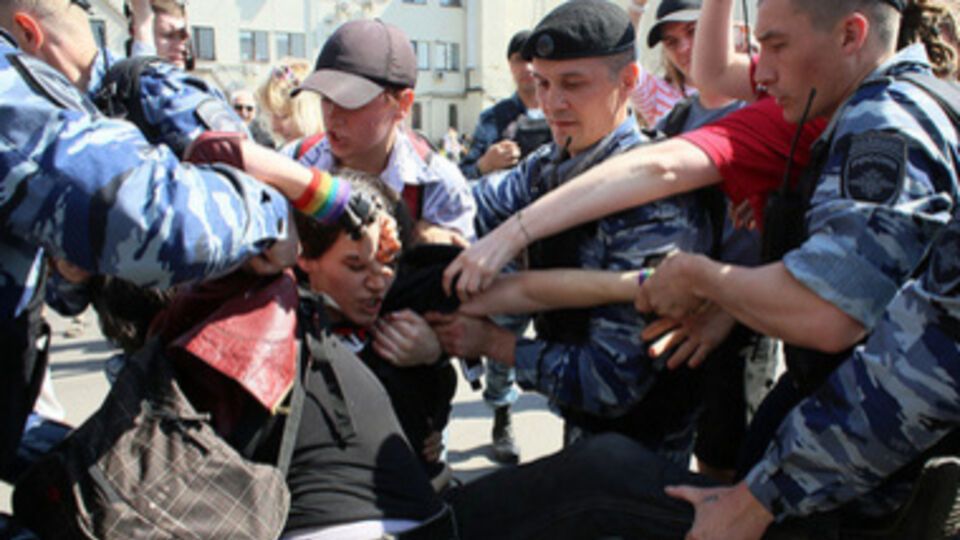 Соцопрос: 80% россиян выступают против однополых браков