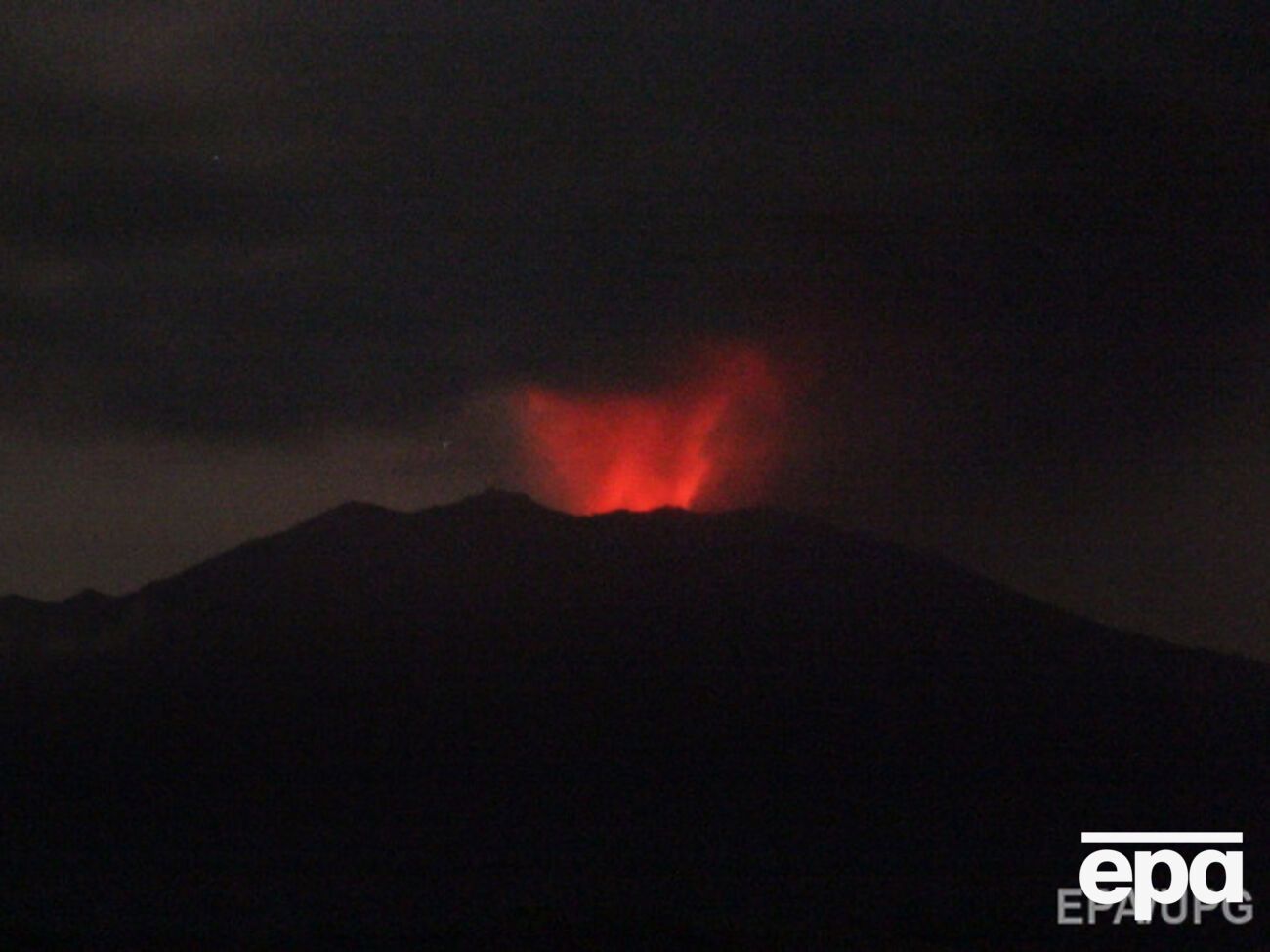 Вулканический пепел представляет серьезную угрозу для полетов