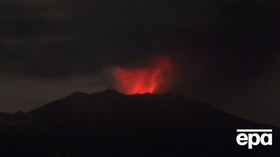 Вулканический пепел представляет серьезную угрозу для полетов