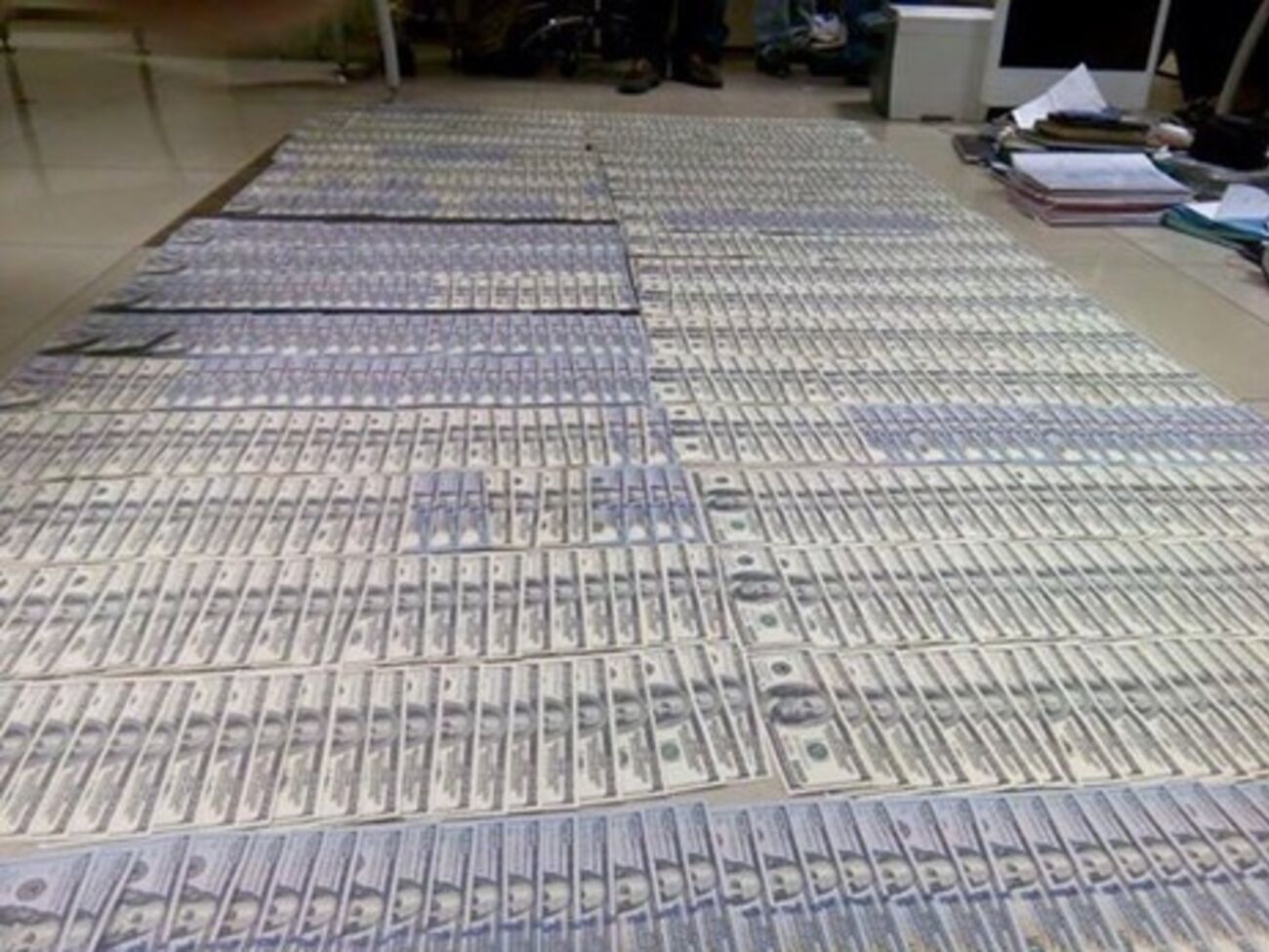 Бутусов: Пойманным на взятке прокурорам продолжают выплачивать зарплату