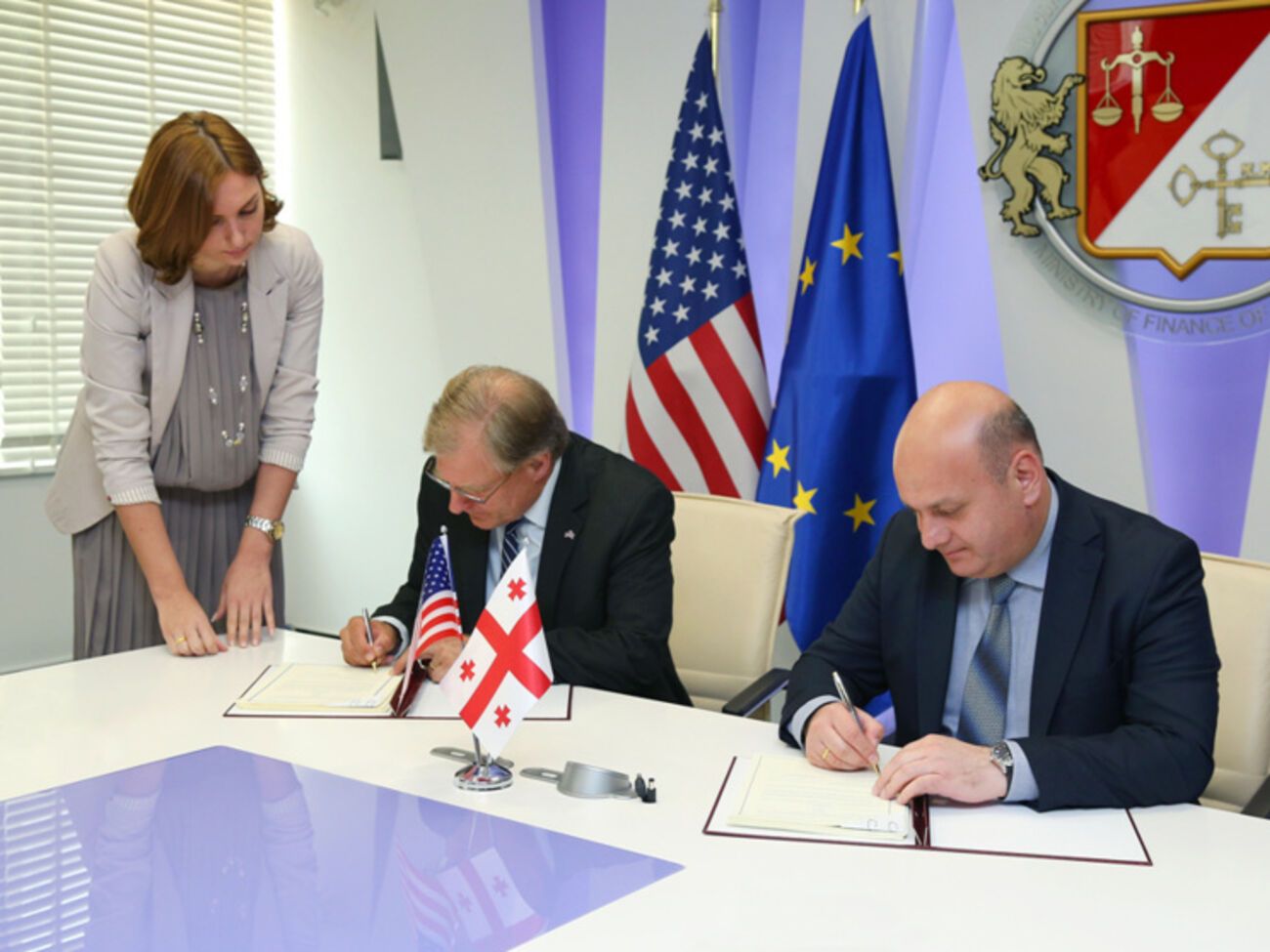 Министр финансов Грузии Нодар Хадури и посол США в Грузии Ричард Норланд