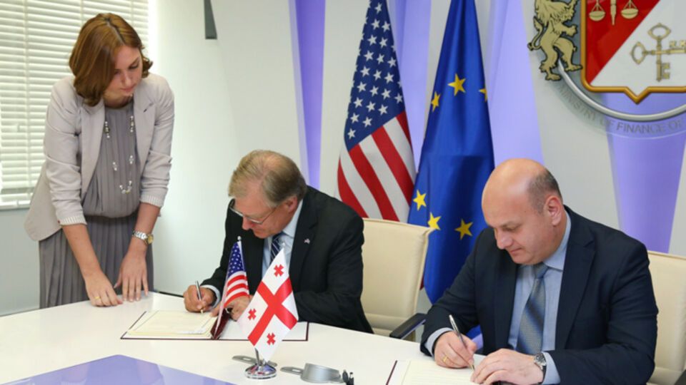 Министр финансов Грузии Нодар Хадури и посол США в Грузии Ричард Норланд