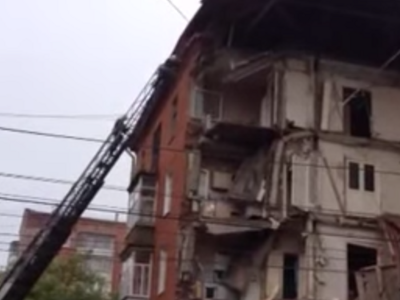 Обрушился угол жилого дома