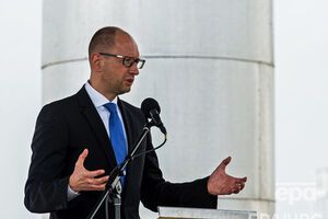 Яценюк за три дня планирует посетить три страны Запада