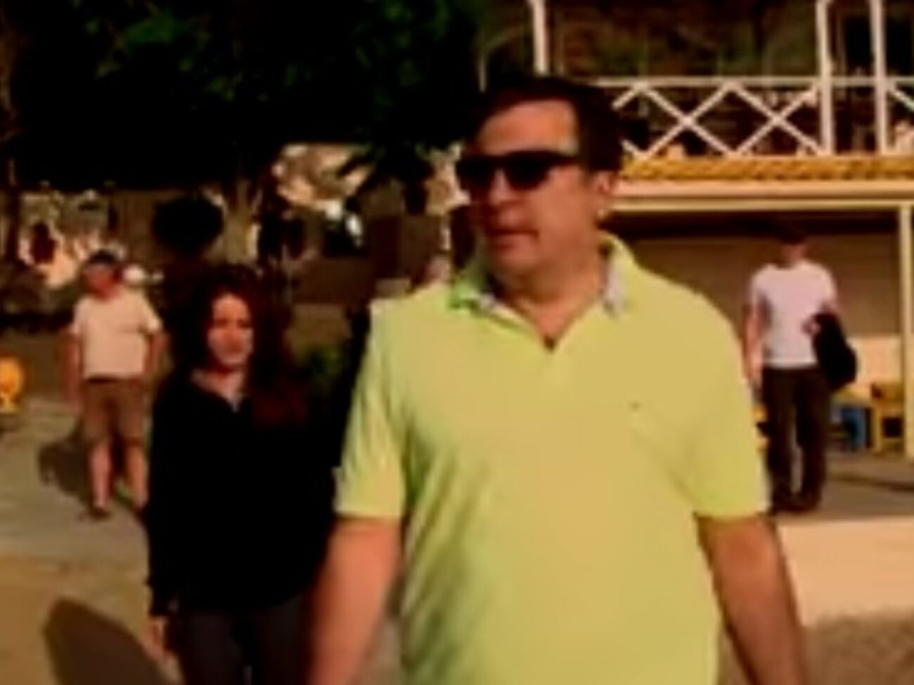 Саакашвили сходил на закрытый пляж и предложил открыть его для всех желающих