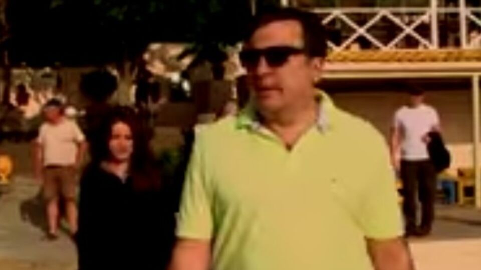 Саакашвили сходил на закрытый пляж и предложил открыть его для всех желающих