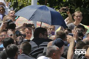 Сербскому премьеру пришлось в срочном порядке покинуть церемонию