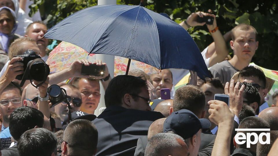 Сербскому премьеру пришлось в срочном порядке покинуть церемонию