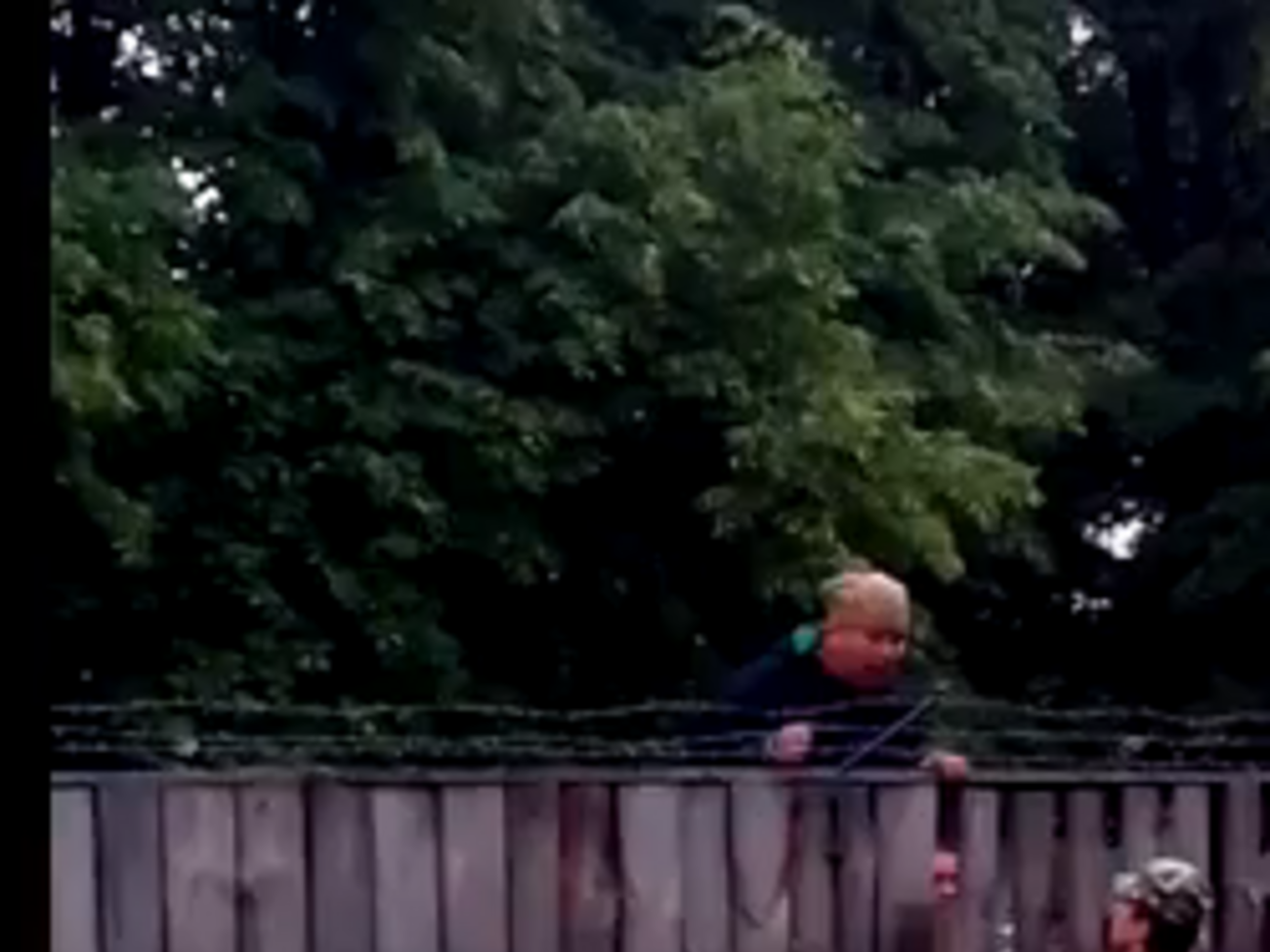 На Волыни группа местных копателей янтаря штурмовала пограничное подразделение, пытаясь вернуть средства незаконной добычи. Видео