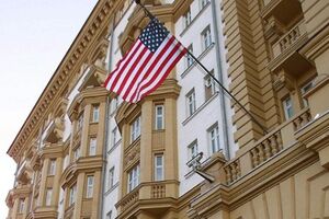 СМИ: После нападения сотруднику посольства США потребовалась медицинская помощь