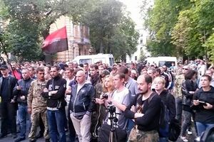 Митинг возле Администрации Президента