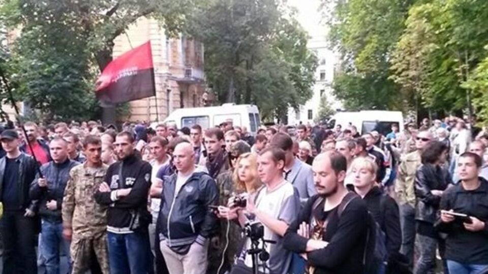 Митинг возле Администрации Президента