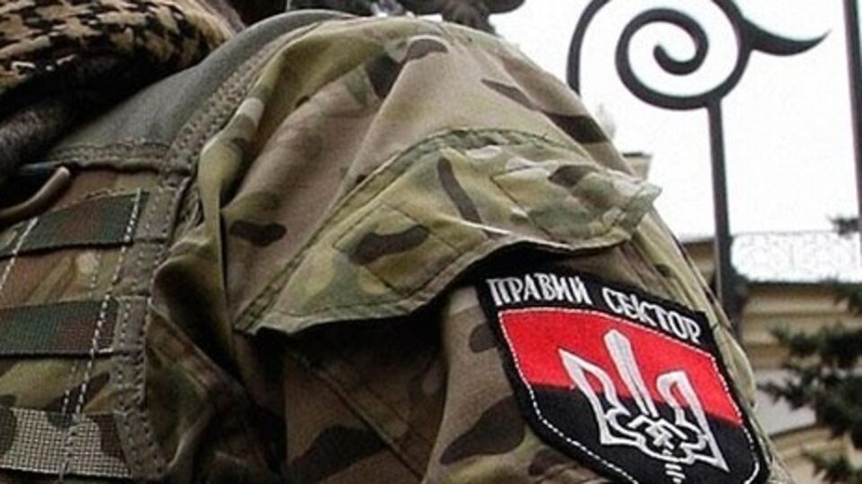 В Днепропетровске сторонники "Правого сектора" собрались возле здания облуправление МВД