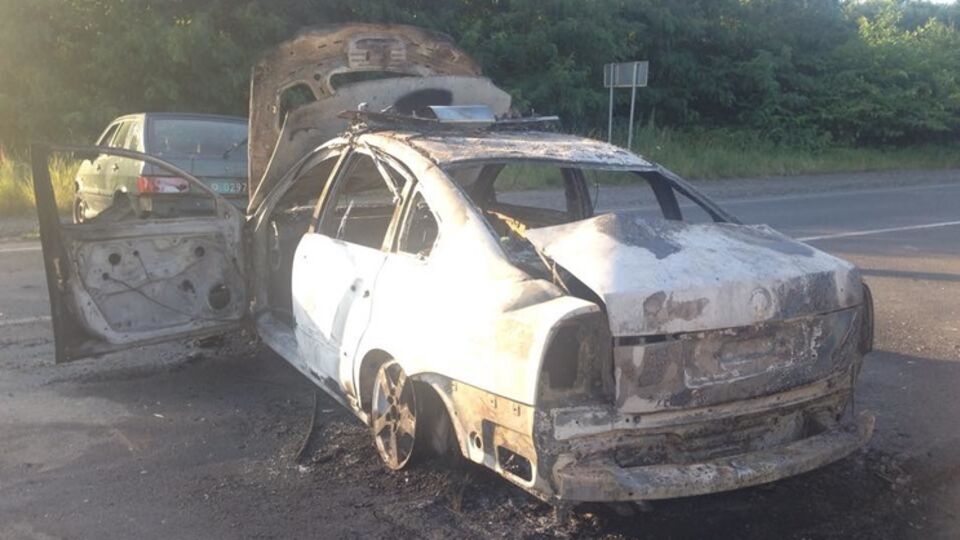 Автомобиль, сожженный в боевом столкновении в Мукачево