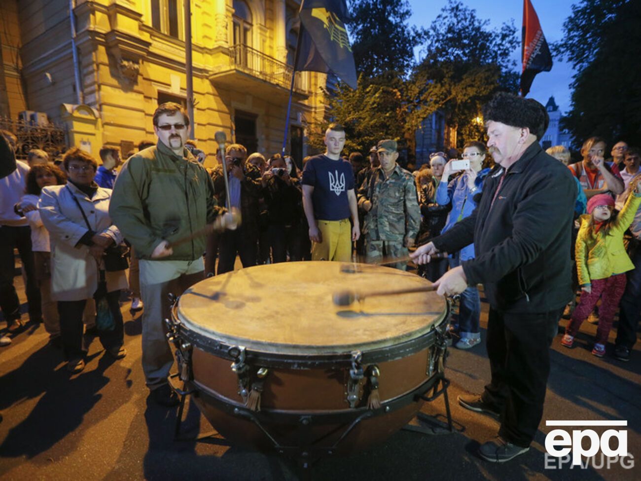 Активисты провели ночь на Банковой