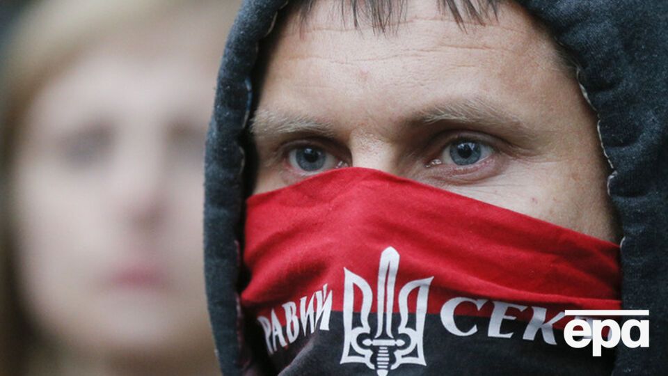 "Правый сектор" построил блокпост на выезде из Киева