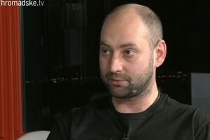 Заместитель лидера "Правого сектора" по общественно-политической деятельности Андрей Тарасенко: бойцы сейчас находятся далеко в горах