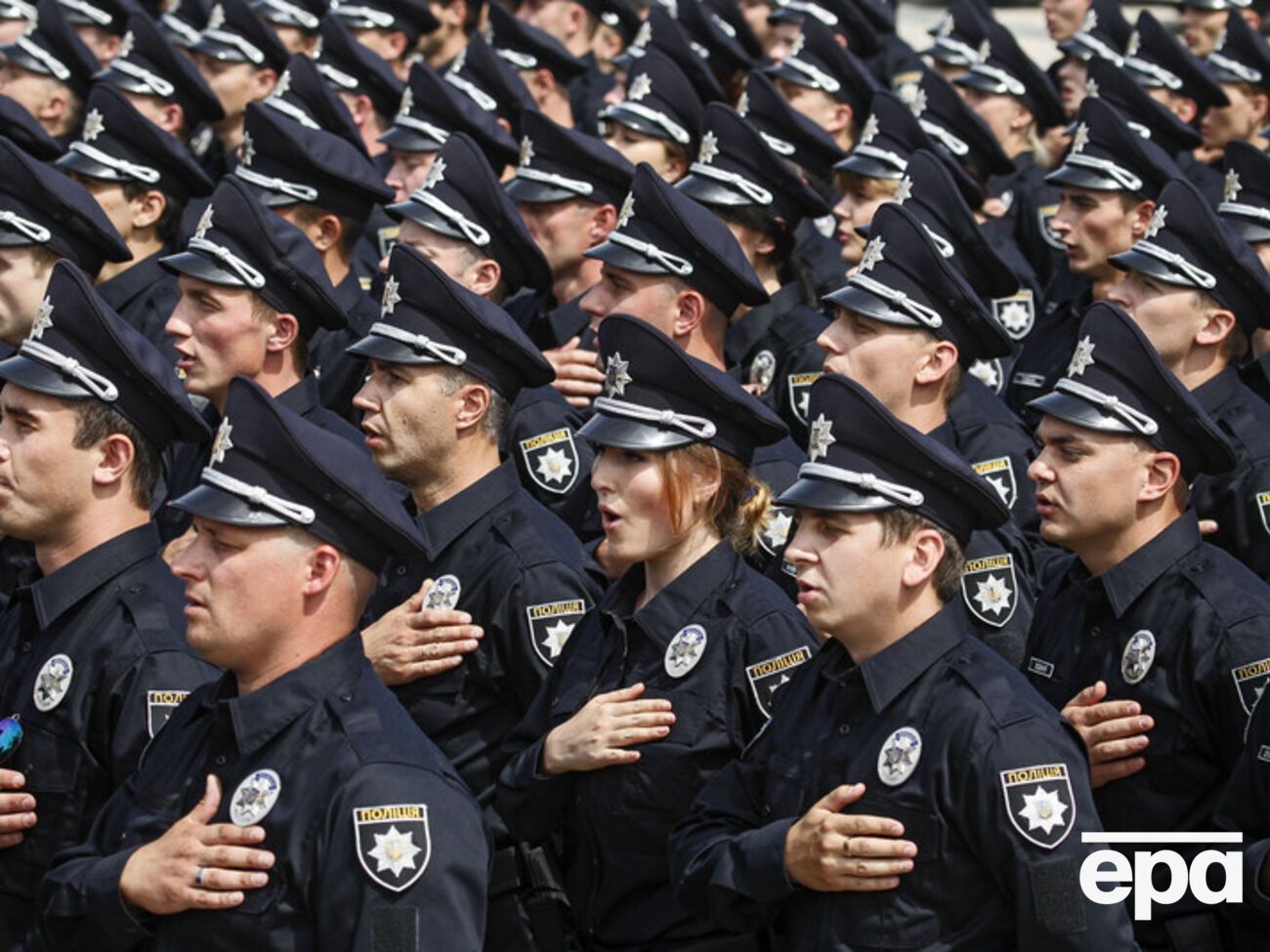 4 июля на Софиевской площади в Киеве сотрудники новой патрульной службы приняли присягу на верность народу Украины