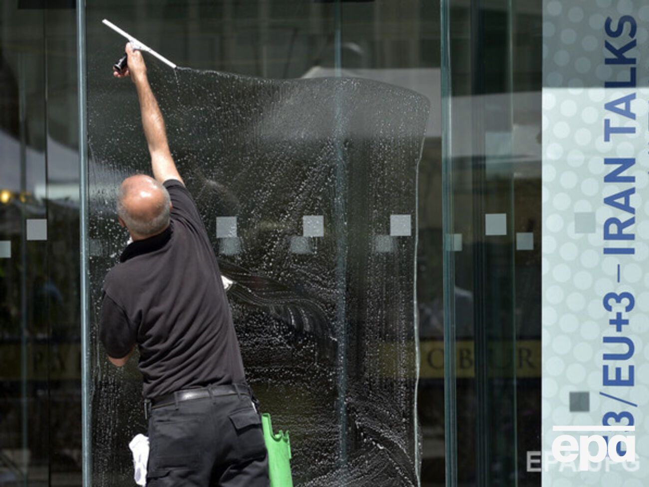 Ирану уже подключили систему SWIFT