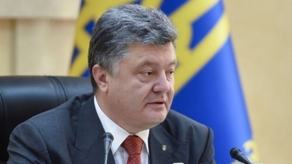 По словам Порошенко, украинцы больше всего доверяют церкви и армии