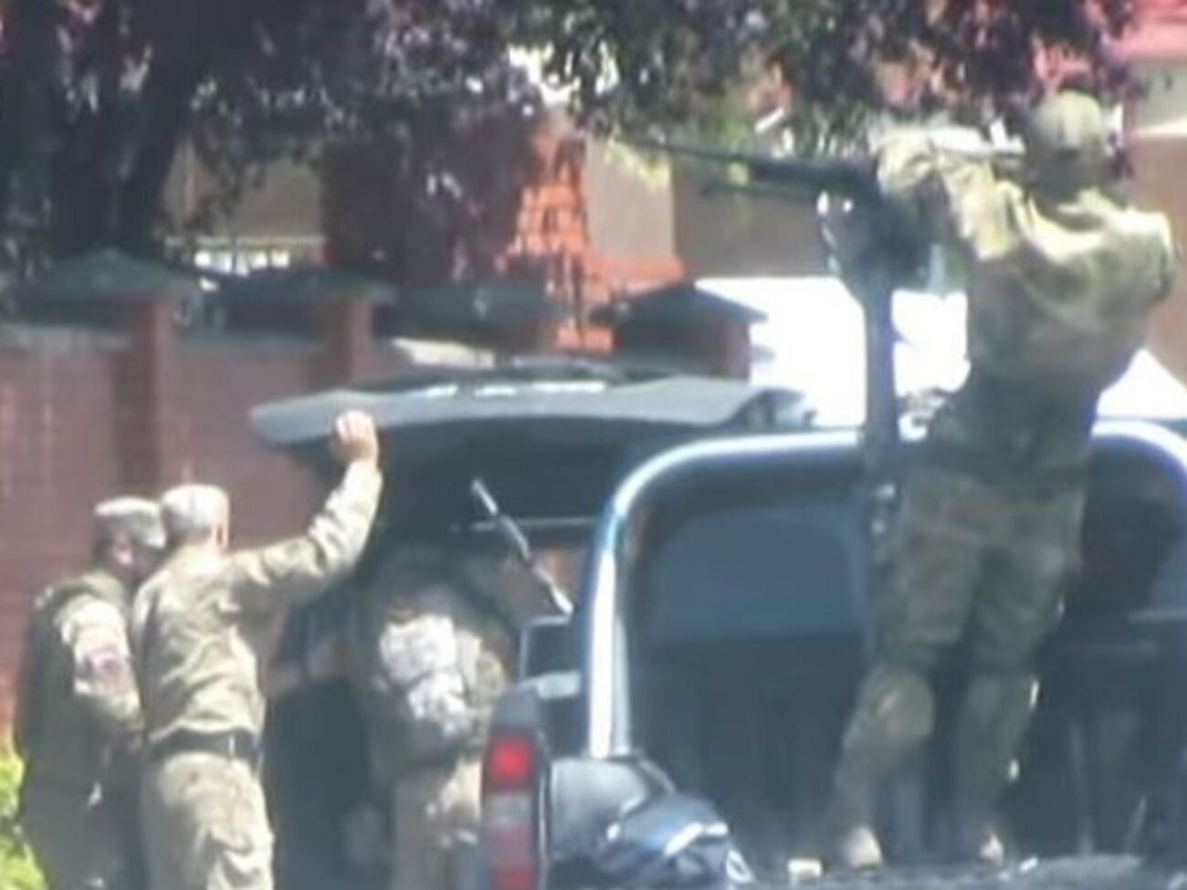 Доник:&nbsp;Посмотрите на экипировку этих людей в Мукачево. И зайдите на сайт "Правого сектора" и почитайте потребности 5-го батальона и "Госпитальеров", которые в этот момент воюют