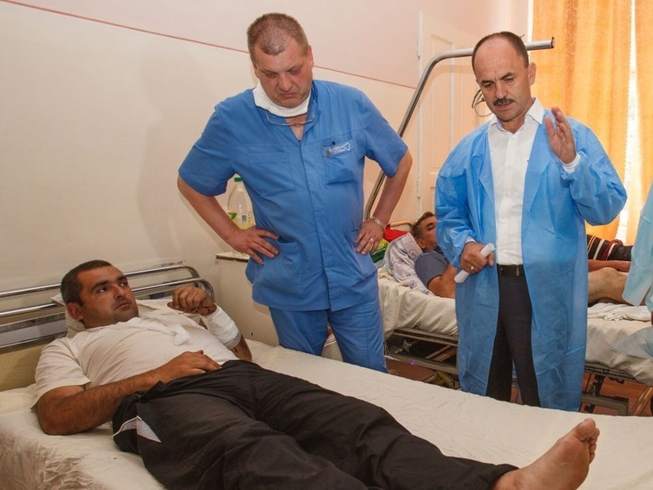 Губернатор Закарпатской области посетил раненых в Мукачево