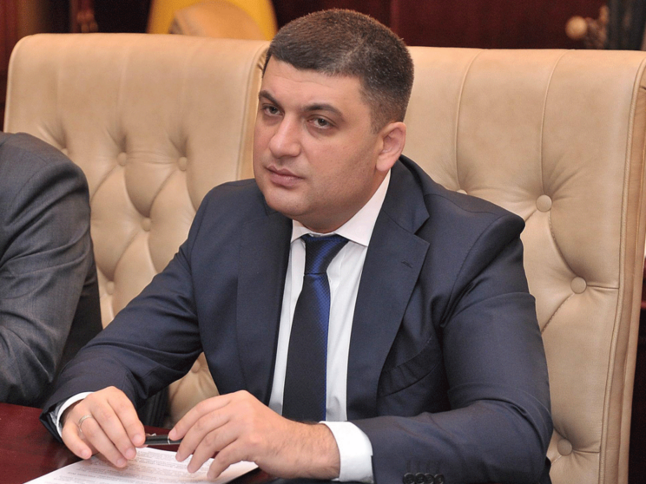 Гройсман считает, что "Правый сектор" в Мукачево должен сдаться властям