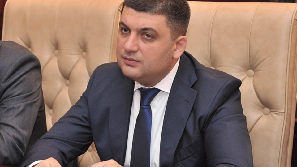 Гройсман считает, что "Правый сектор" в Мукачево должен сдаться властям