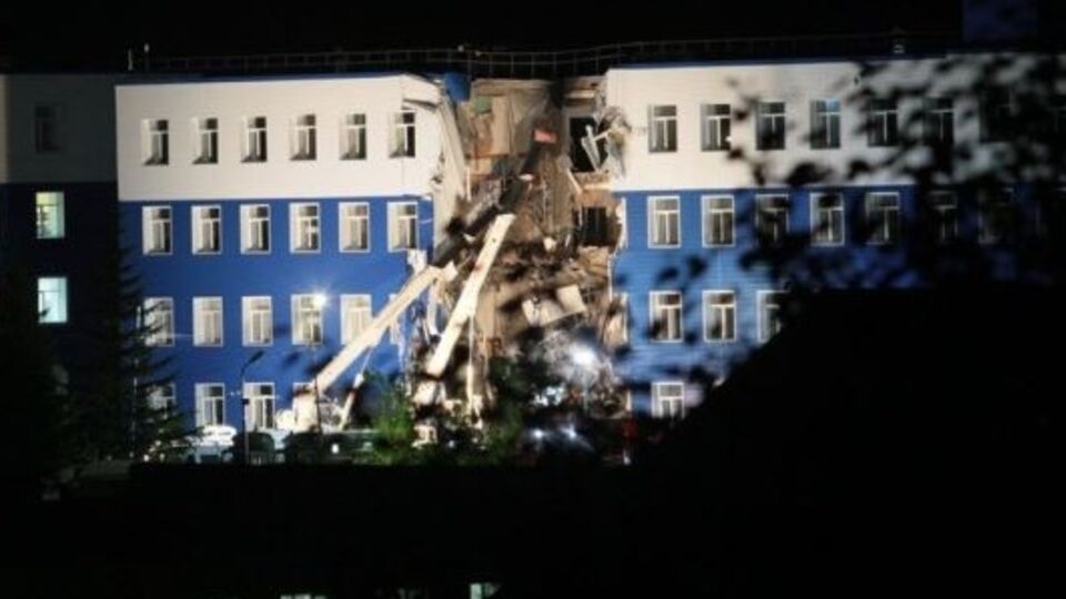 Под завалами еще остаются люди