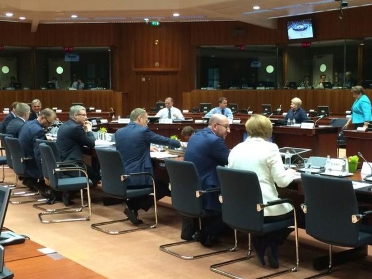 Саммит продолжится сегодня