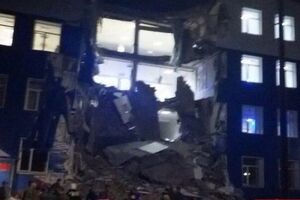 В результате обрушения здания погибли 23 человека